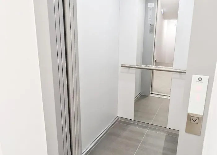 Elegant Escape 2 * Bucureşti